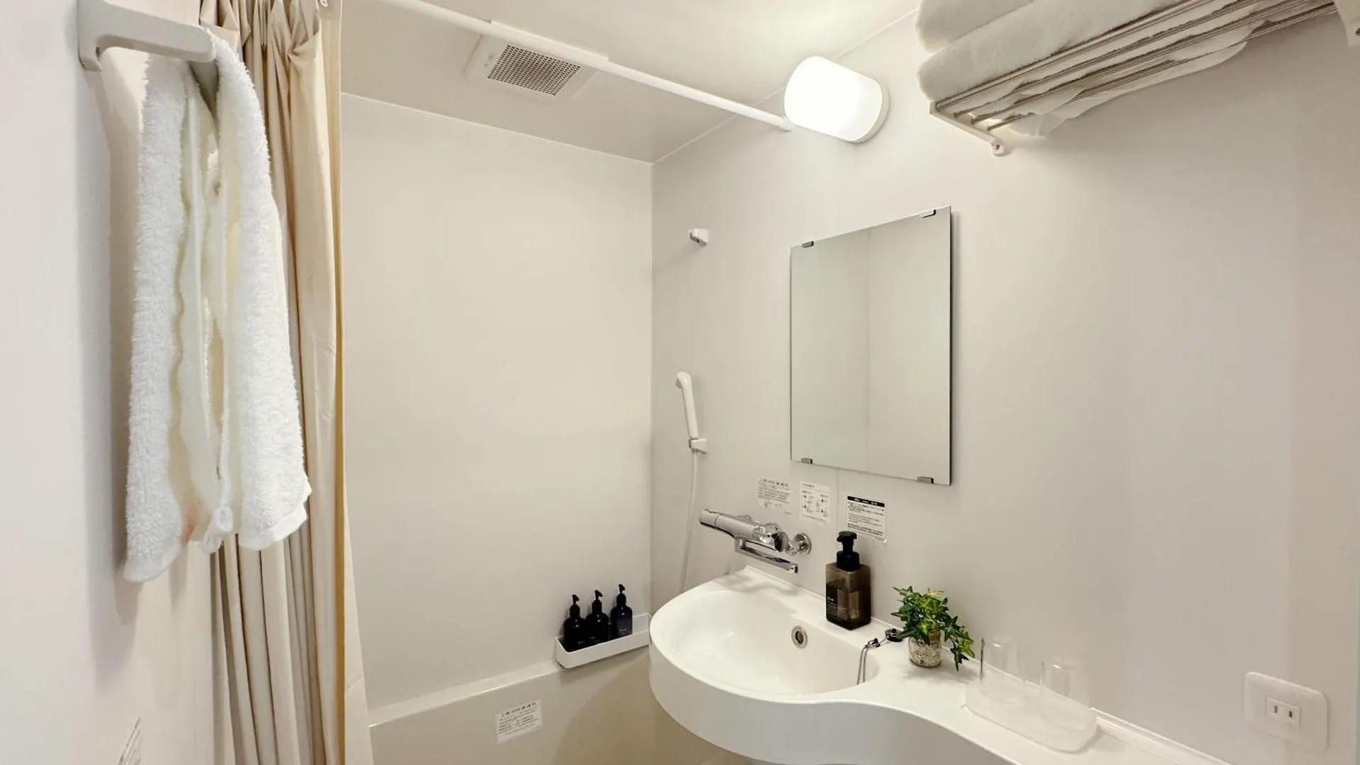 Fawn Hotel Осака Япония