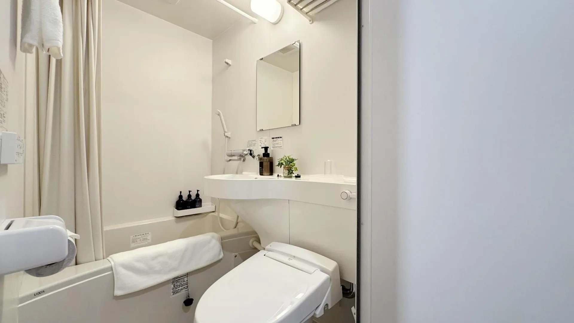 Fawn Hotel Осака 3*,