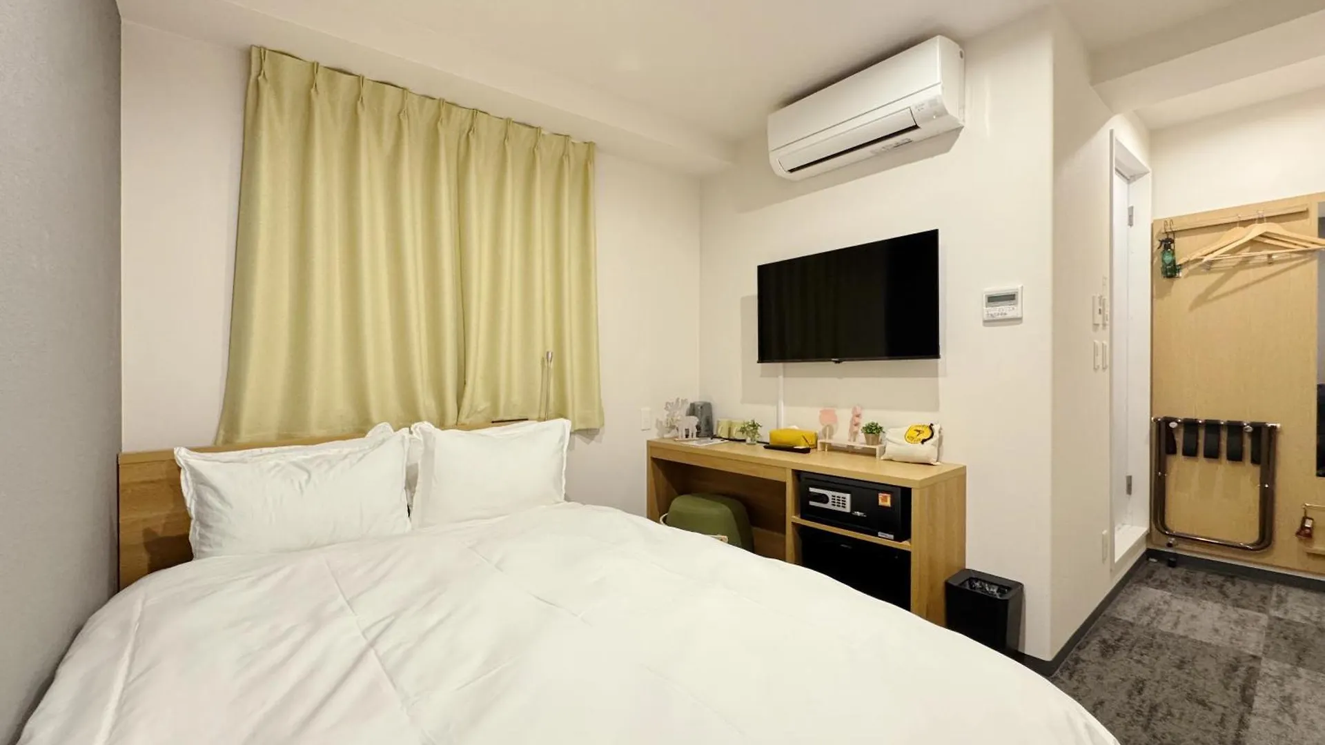 Fawn Hotel Осака 3*,