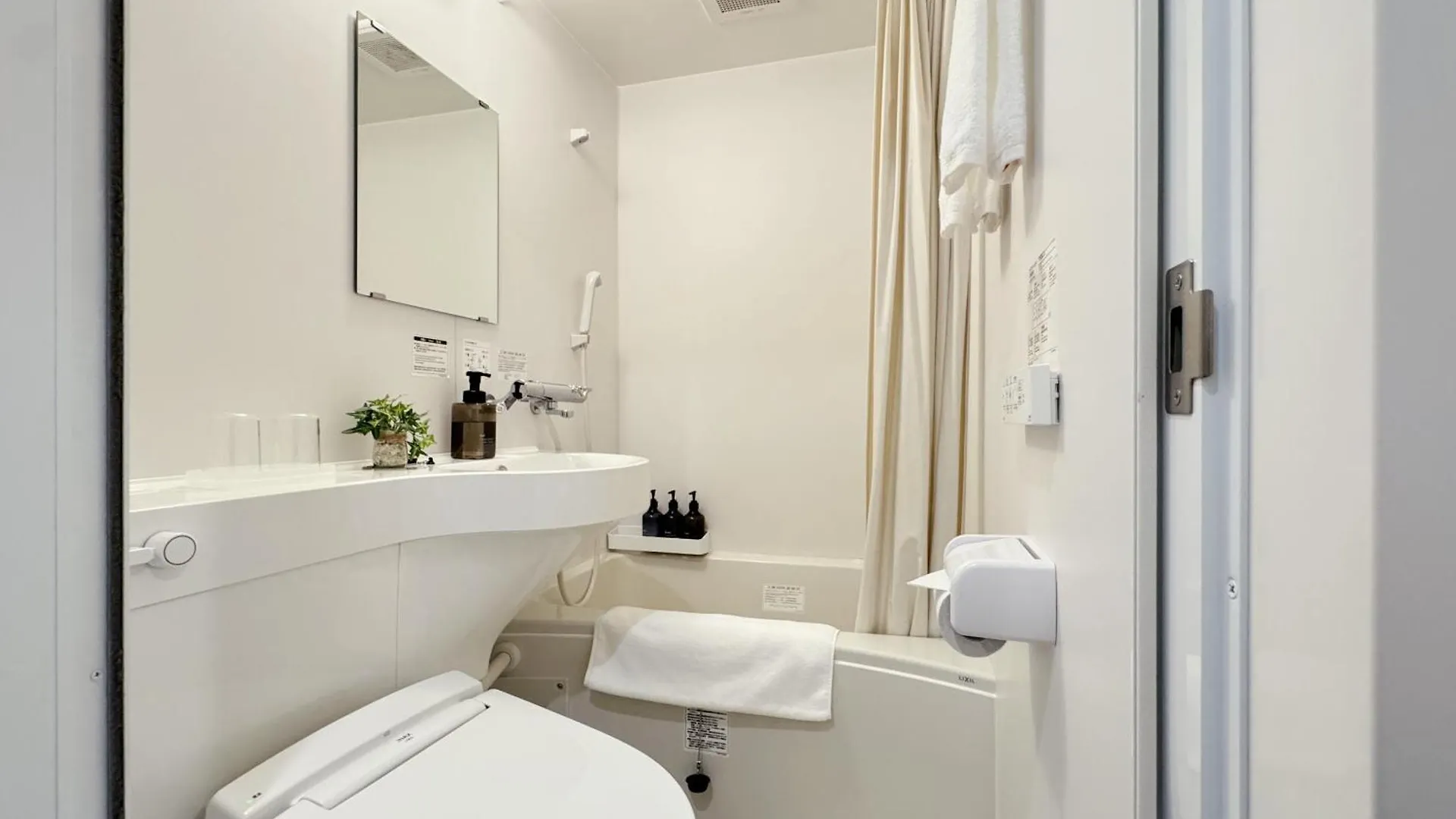 ***  Fawn Hotel Осака Япония